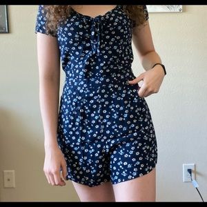 HOLLISTER SMOCKED CRINKLE SHORT ROMPER